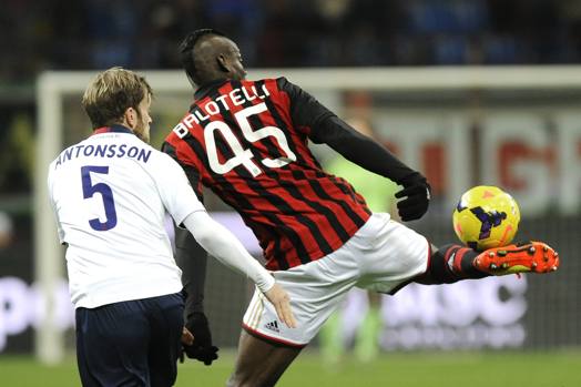 Milan-Bologna, il film della partita: si parte da un colpo di tacco di Balotelli. Reuters